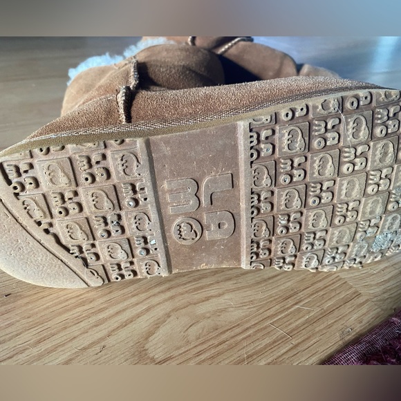 Women’s Lamo Boots - Picture 4 of 6